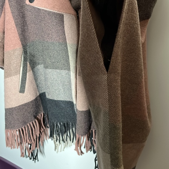 Etro Milano Wool Poncho - Picture 7 of 15